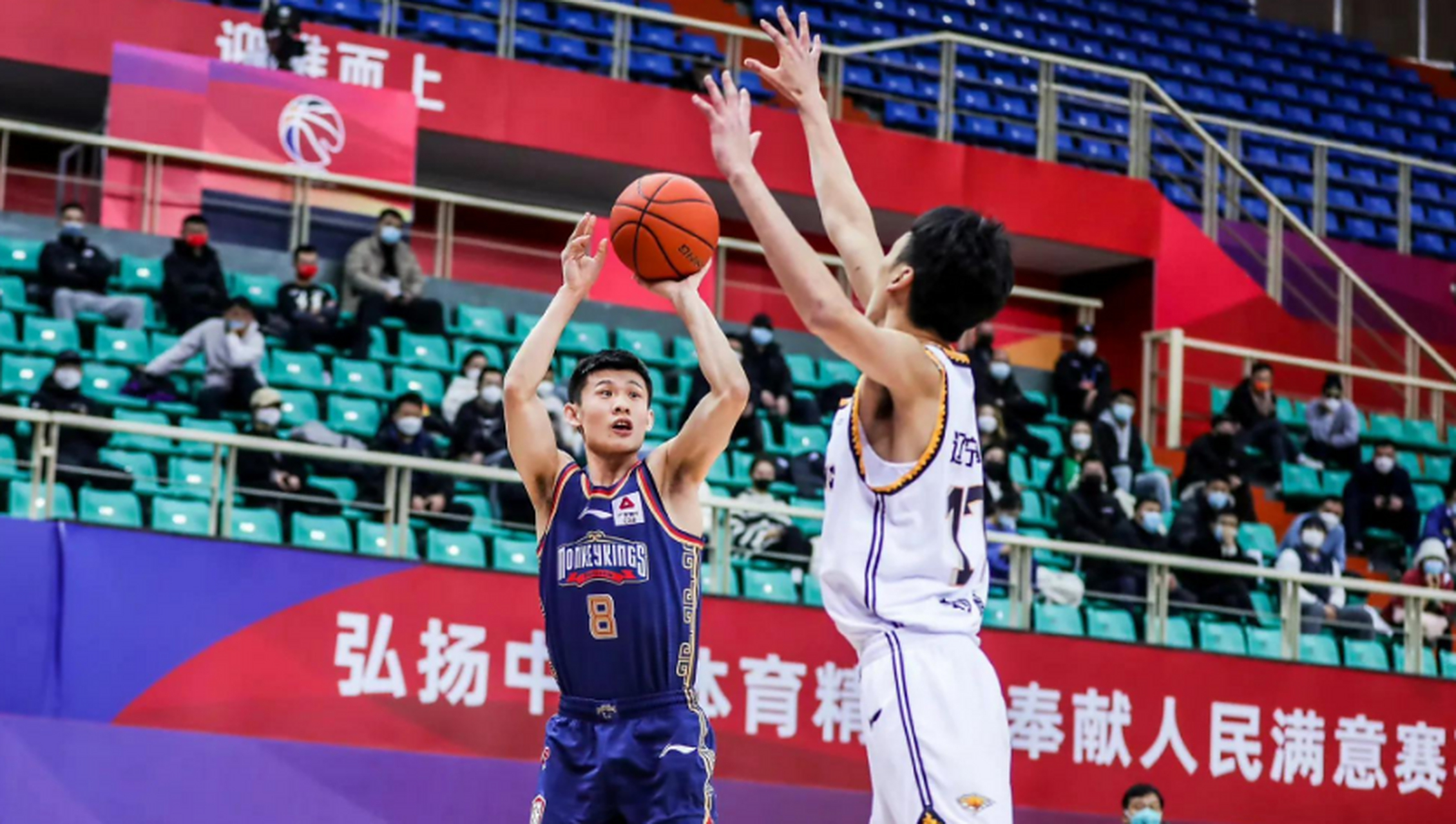乐鱼体育-日本篮球联赛经典对决开始，东西区球队火爆较量